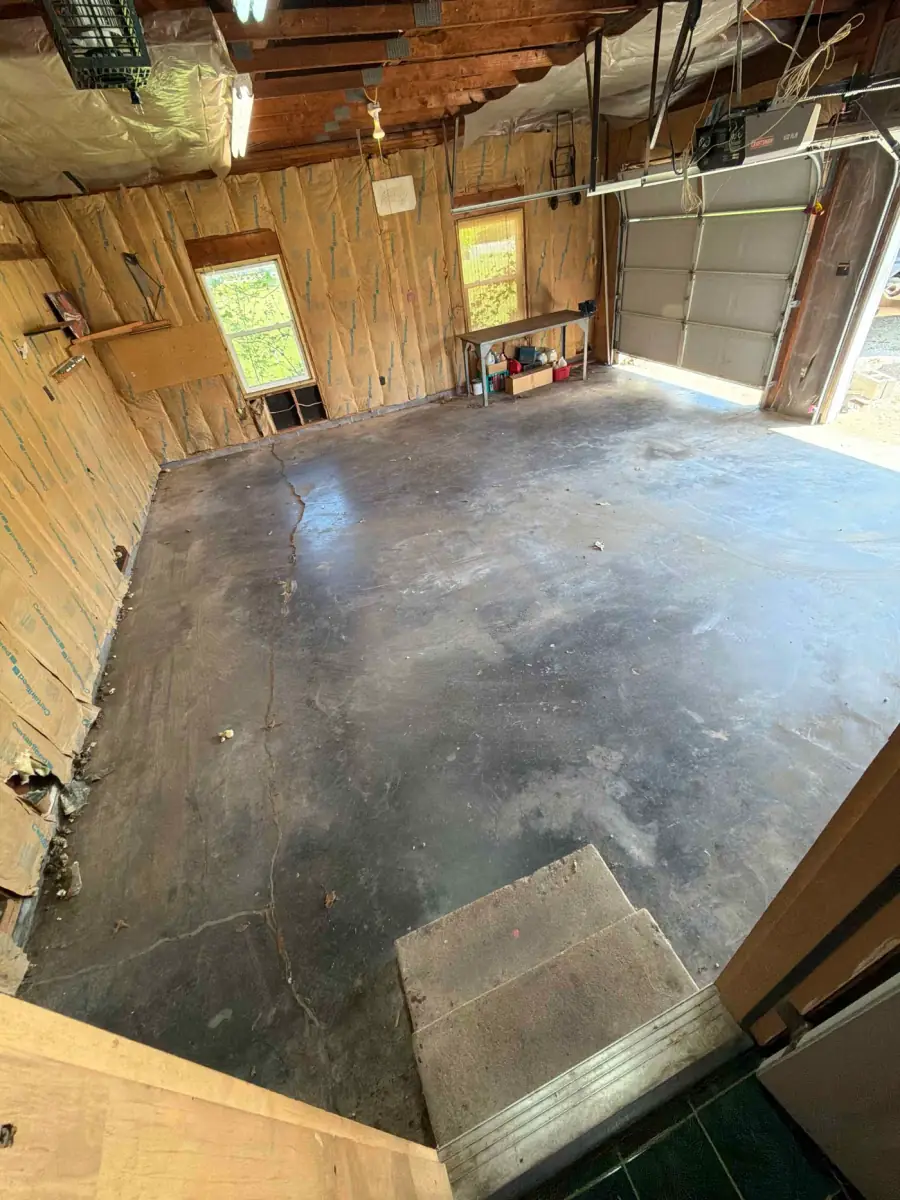 Same garage fully cleared and swept after property cleanout